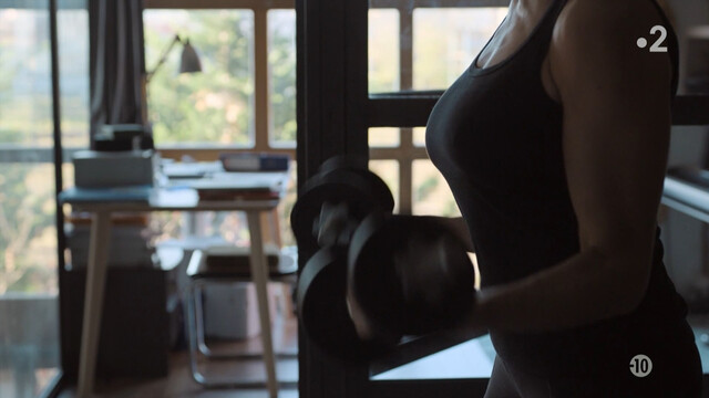 Nadia Fares sexy – Les Siffleurs s01 (2023)