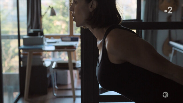 Nadia Fares sexy – Les Siffleurs s01 (2023)