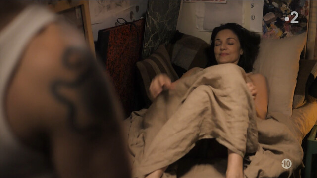 Nadia Fares sexy – Les Siffleurs s01 (2023)