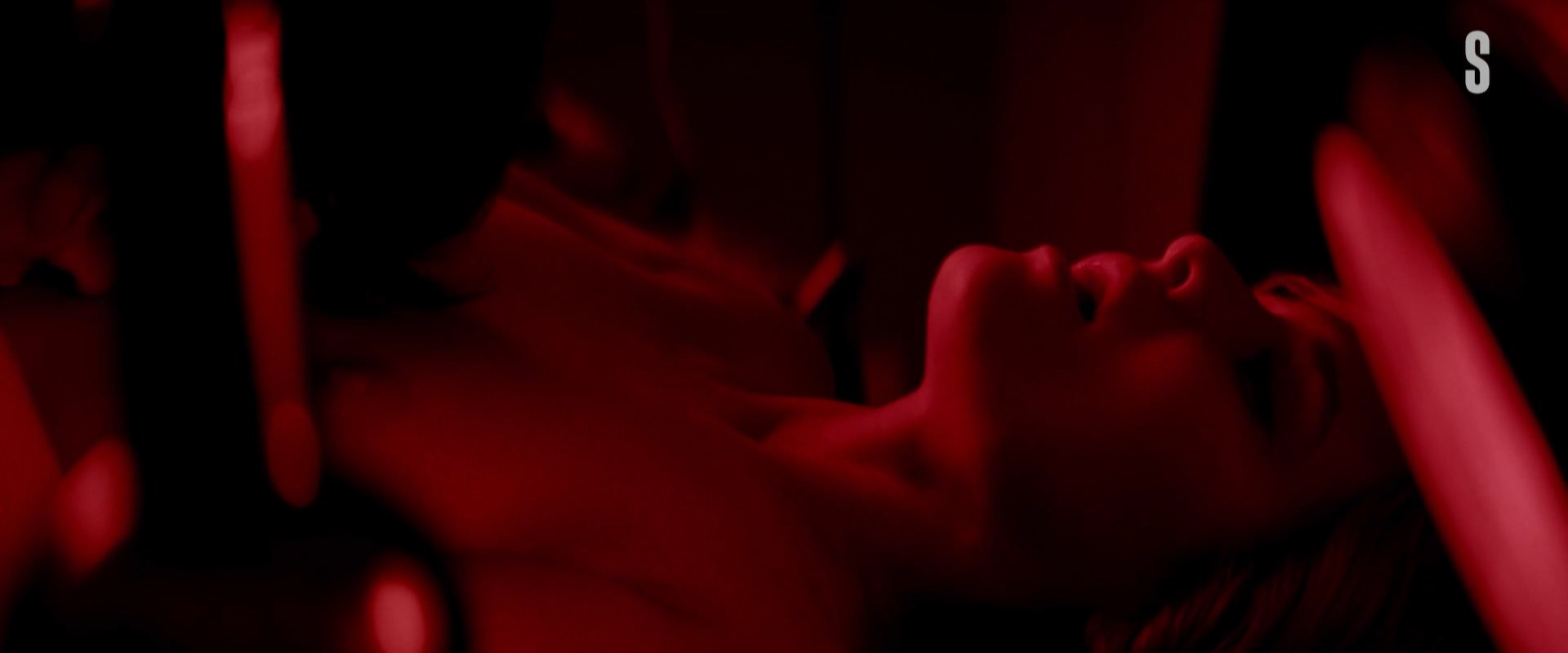 Lyubov Aksyonova nude – Zhit zhizn s01e05 (2023)