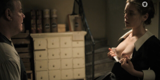 Valerie Stoll nude – Eldorado KaDeWe s01e01 (2021)