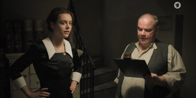 Valerie Stoll nude – Eldorado KaDeWe s01e01 (2021)