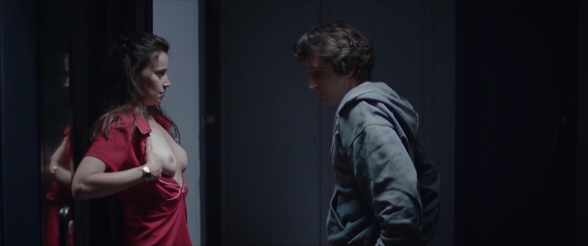 Suliane Brahim nude – L'heure d'hiver (2018)