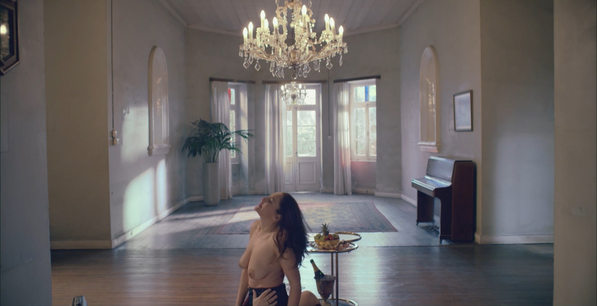 Vasiliki Dialyna nude – Rearrangement (Anadiorganosi) (2018)