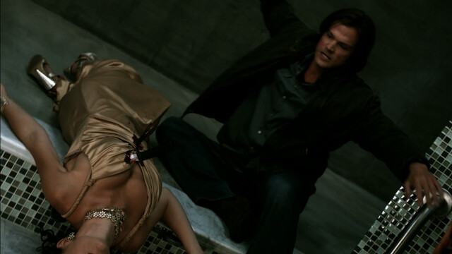 Serinda Swan sexy – Supernatural s01e21 (2006)