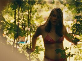 Elisabeth Albin sexy – Sonne und Beton (2023)