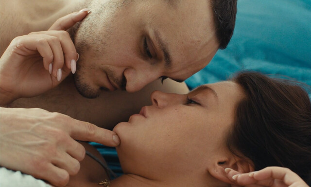 Adèle Exarchopoulos sexy – Passages (2023)