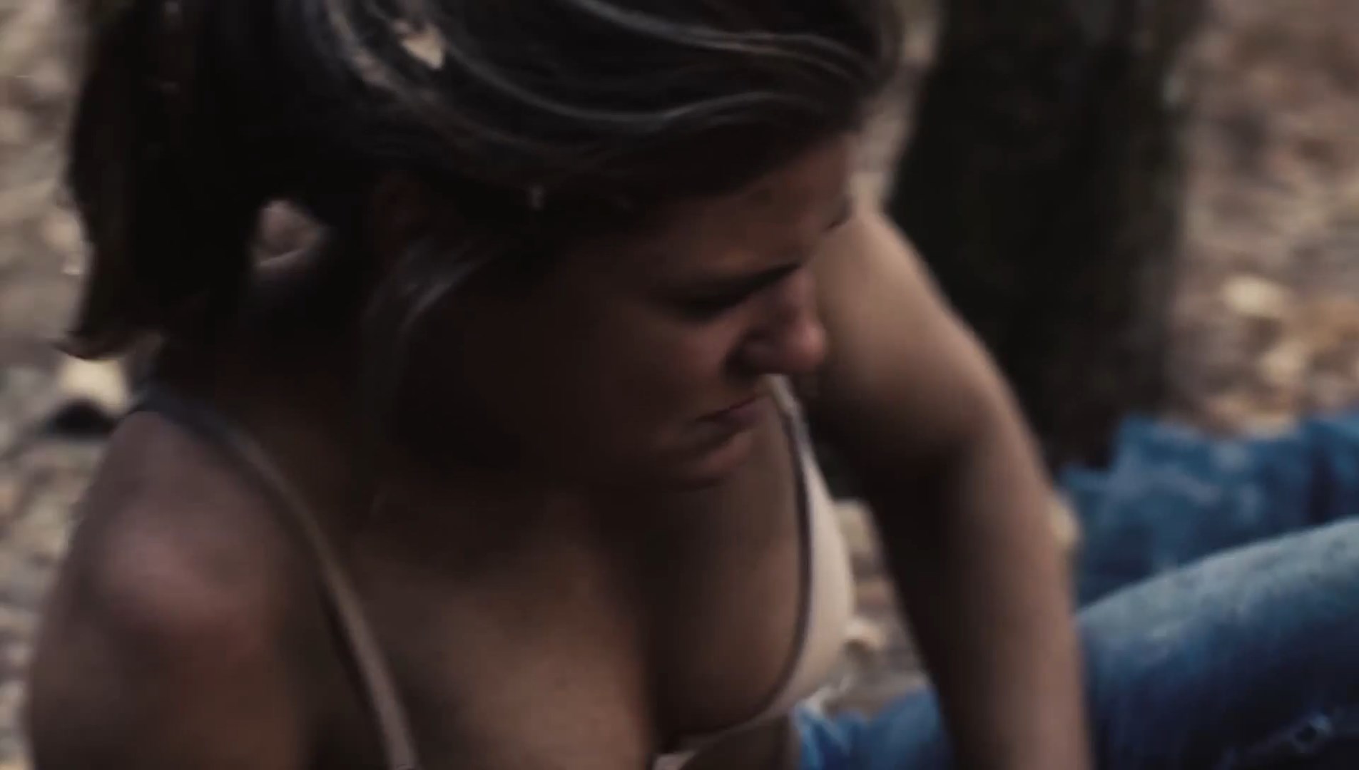 Isabella Martin sexy – Abandoned s01e05 (2018)