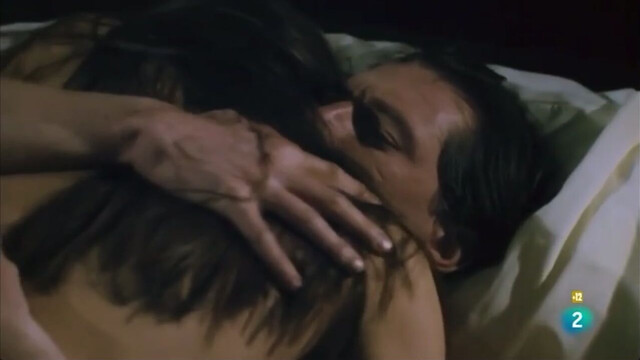 Elizabeth Hurley nude - El Largo Invierno (1992) HD