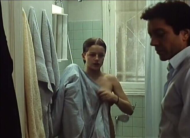 Laure Marsac nude - L' homme voile (1987)