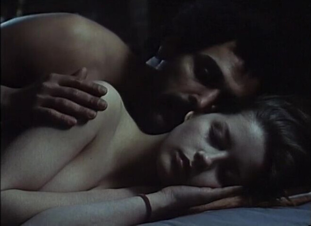 Laure Marsac nude - L' homme voile (1987)