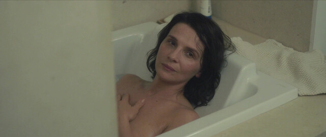 Juliette Binoche nude - Avec Amour et Acharnement (2022)