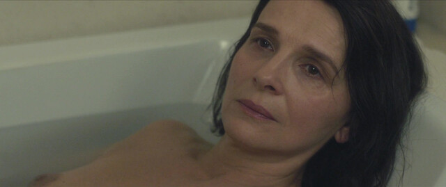 Juliette Binoche nude - Avec Amour et Acharnement (2022)