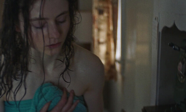 Thomasin McKenzie sexy - Eileen (2023)