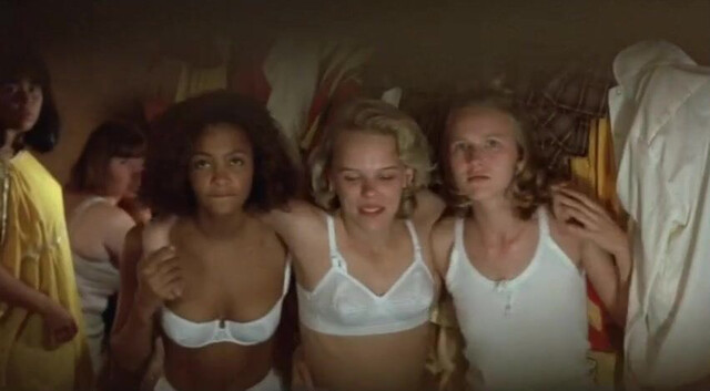 Thandie Newton nude, Nicole Kidman sexy, Naomi Watts sexy - Flirting (1991)