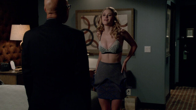 Virginia Gardner sexy - Major Crimes s05e09 (2016)