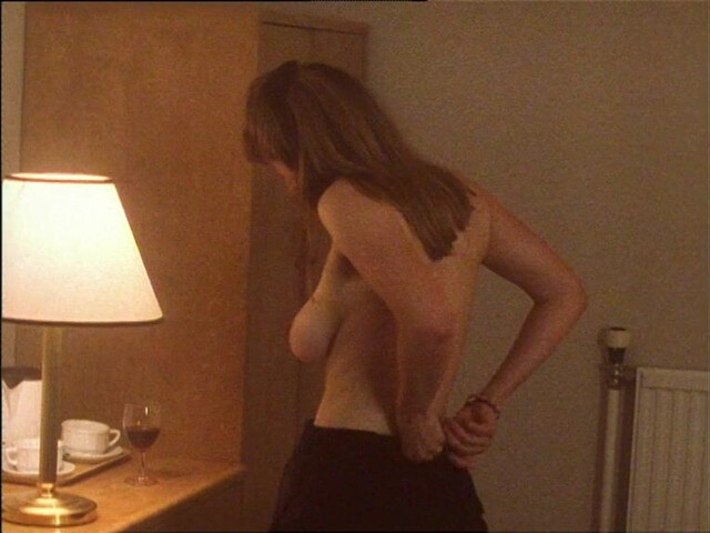 Maggie O'Neil nude - Killing me Softly (1995)