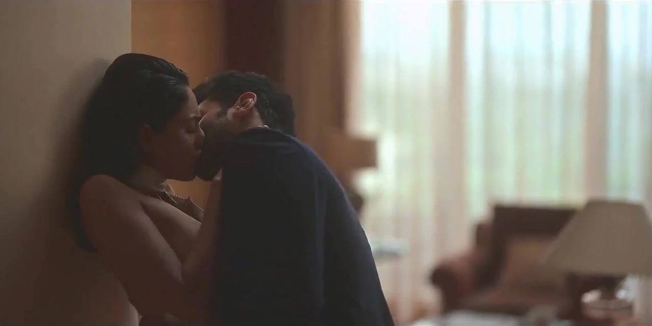 Sobhita Dhulipala sexy - The Night Manager s01e05 (2023)