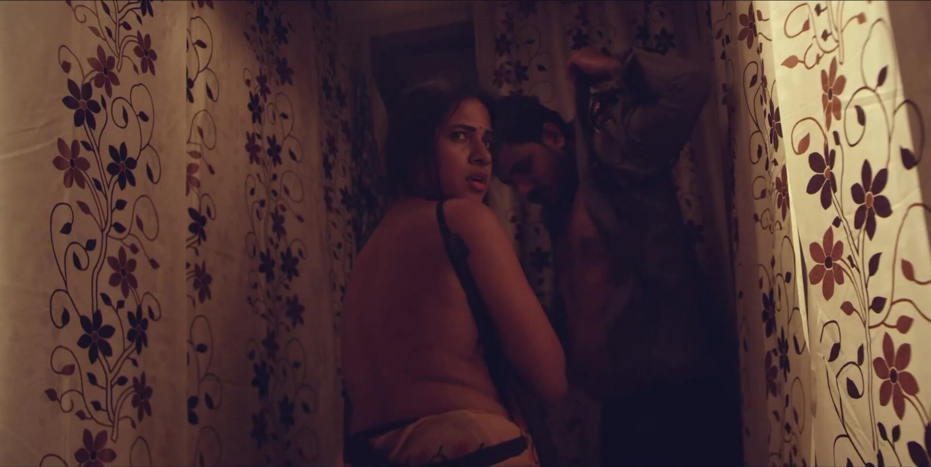 Ashwini Kulkarni sexy - Glitter s01e05 (2022)