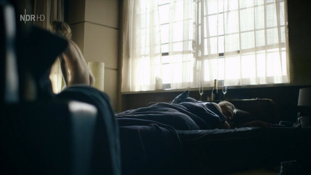 Juliane Köhler nude – Tatort e918 (2014)