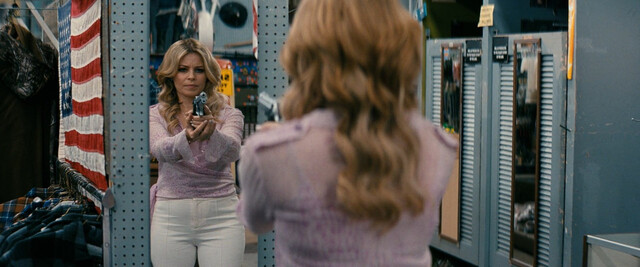 Elizabeth Banks sexy – Skincare (2024)