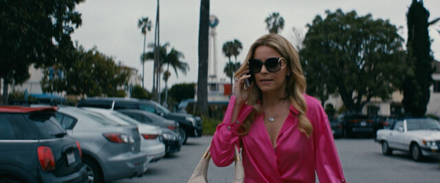 Elizabeth Banks sexy – Skincare (2024)