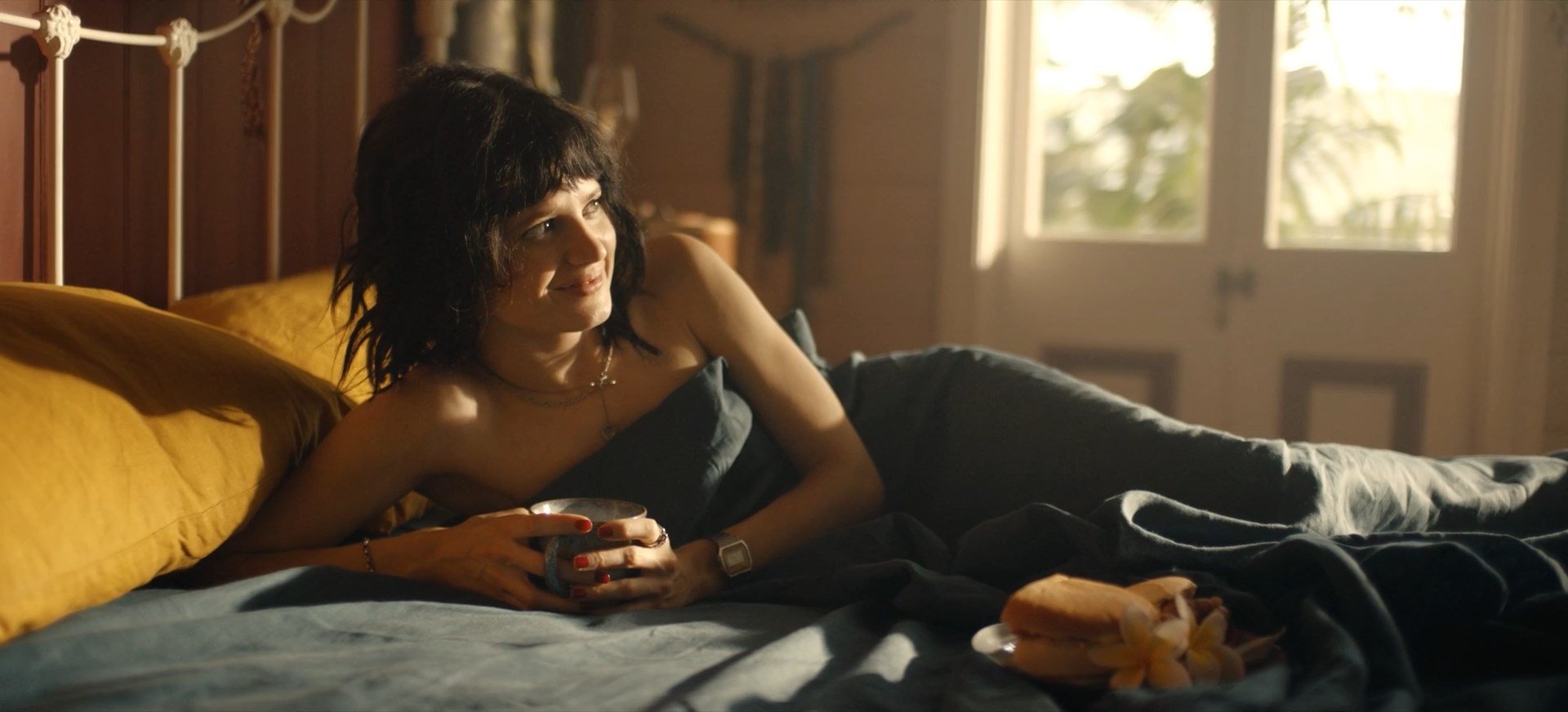 Jana McKinnon sexy – Black Snow s02e01-02 (2024)