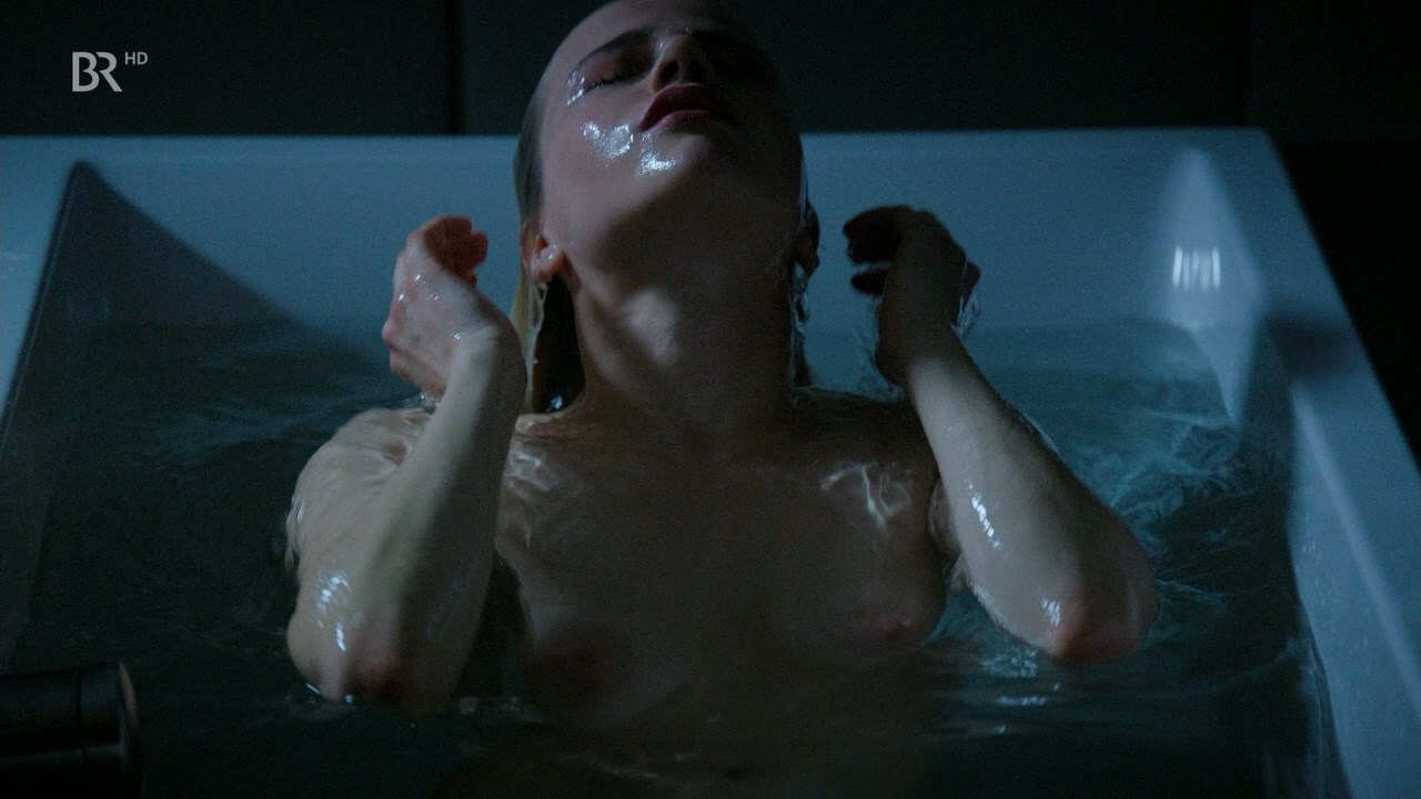 Lili Epply nude – Schnell ermittelt s05e09 (2017)