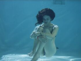 Emma Preisendanz sexy – An Anna (2020)