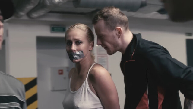 Katarzyna Warnke sexy – Under Pressure (2018)