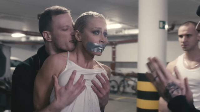 Katarzyna Warnke sexy – Under Pressure (2018)