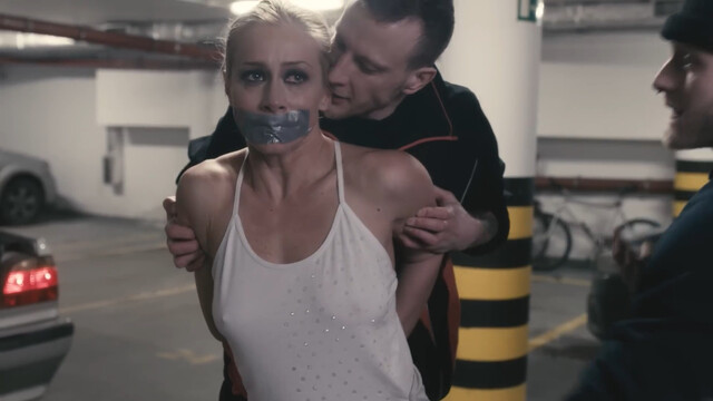 Katarzyna Warnke sexy – Under Pressure (2018)