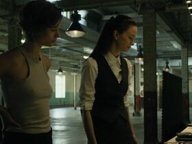 Saura Lightfoot Leon sexy – The Agency s01e06 (2024)