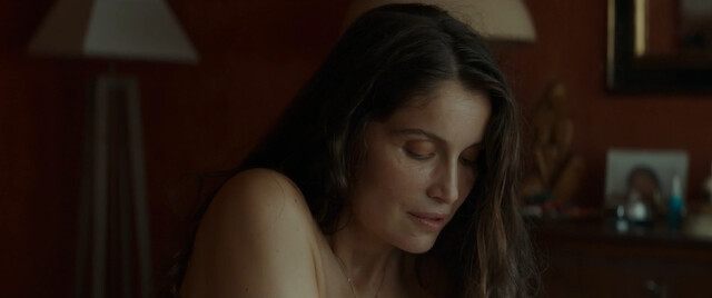 Laetitia Casta sexy – A Dark Story (Una storia nera) (2024)
