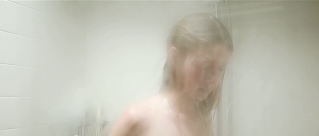Jeanne Sauvat sexy – Mélanie (2018)