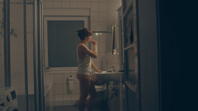 Lara Horvarth nude – Der Tag, die Flut. (2023)
