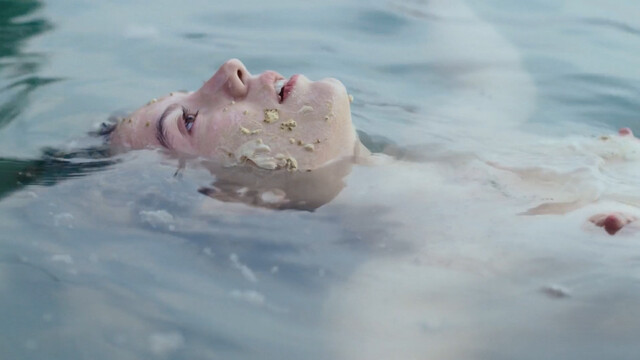 Lara Horvarth nude – Der Tag, die Flut. (2023)