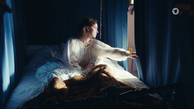 Verena Altenberger sexy – Bach - Ein Weihnachtswunder (2024)