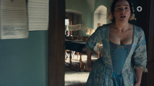 Verena Altenberger sexy – Bach - Ein Weihnachtswunder (2024)