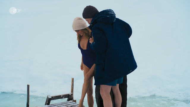 Luise Bähr sexy – Die Bergretter s16e05 (2024)