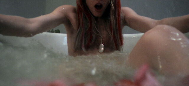 Grace Van Dien sexy – The Fix (2024)