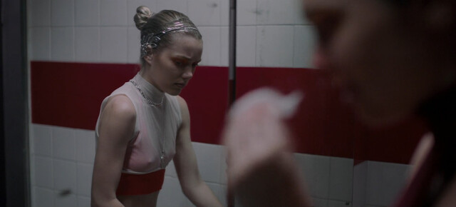 Grace Van Dien sexy – The Fix (2024)