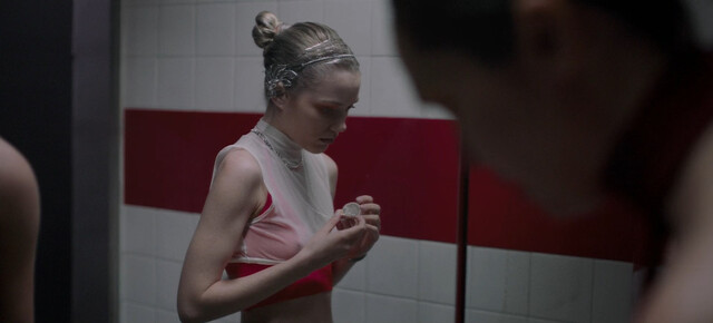 Grace Van Dien sexy – The Fix (2024)