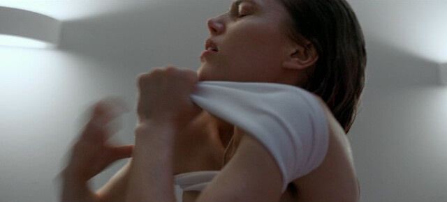 Grace Van Dien sexy – The Fix (2024)