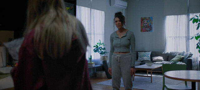 Grace Van Dien sexy – The Fix (2024)