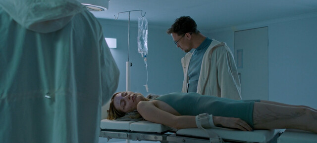 Grace Van Dien sexy – The Fix (2024)