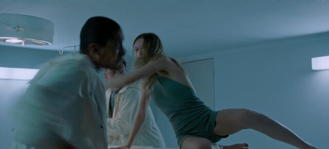 Grace Van Dien sexy – The Fix (2024)