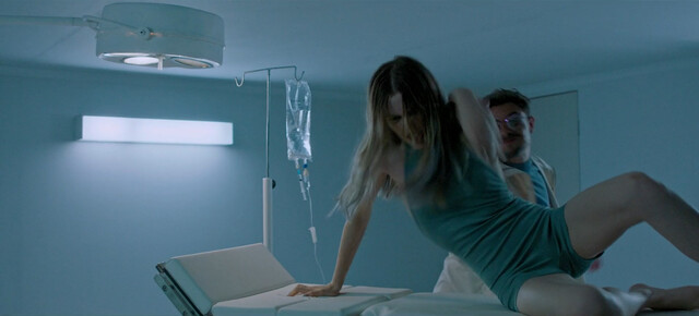 Grace Van Dien sexy – The Fix (2024)