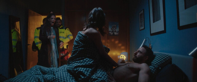 Cassandra Ciangherotti sexy – Cuerpo escombro (2024)