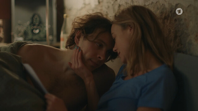 Anna Unterberger sexy – Die schönste Bescherung (2024)